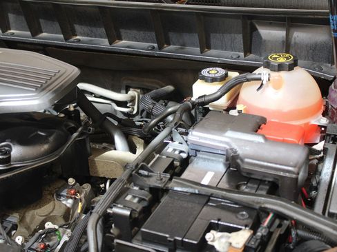 Used 2018 Cadillac XT5 Luxury w/ Driver Awareness Package image 33