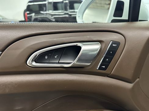 Used 2015 Porsche Cayenne Turbo w/ Premium Plus Package AWD/4WD image 30