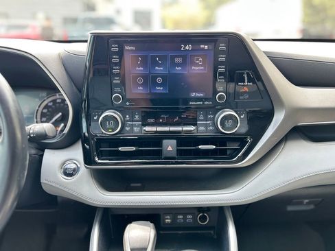 Used 2022 Toyota Highlander XLE image 16