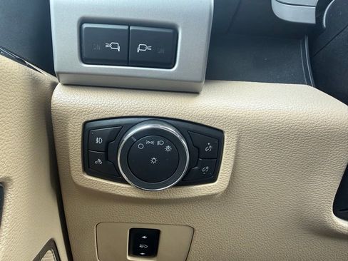 Used 2017 Ford F250 Lariat w/ Lariat Value Package AWD/4WD image 24