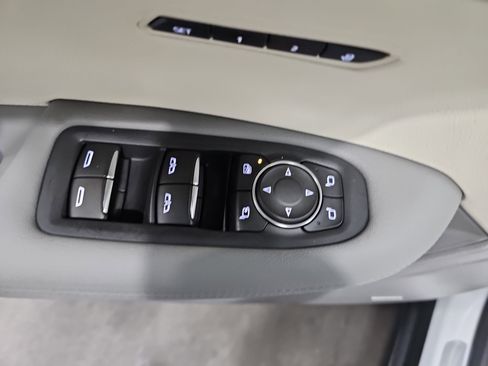 Used 2023 Cadillac XT6 Premium Luxury image 28