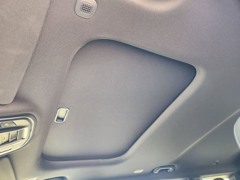 New 2025 Jeep Grand Cherokee L Laredo image 19