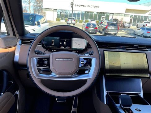 New 2026 Land Rover Range Rover Long Wheelbase SE image 15