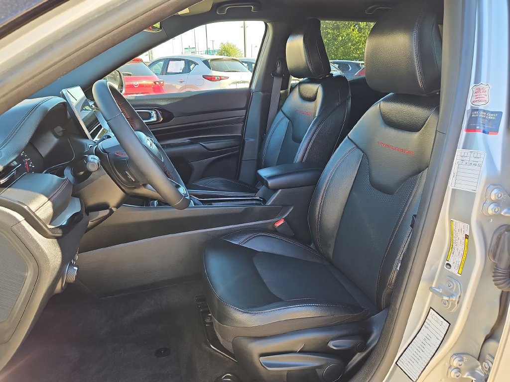 Used 2025 Jeep Compass Trailhawk AWD/4WD image 22