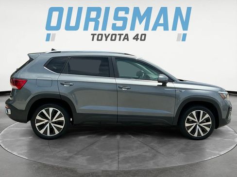 Used 2024 Volkswagen Taos SE FWD image 8