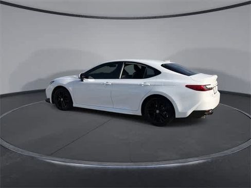 Used 2025 Toyota Camry SE image 6