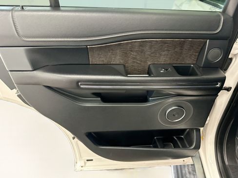 Used 2019 Ford Expedition Limited w/ Equipment Group 302A AWD/4WD image 28