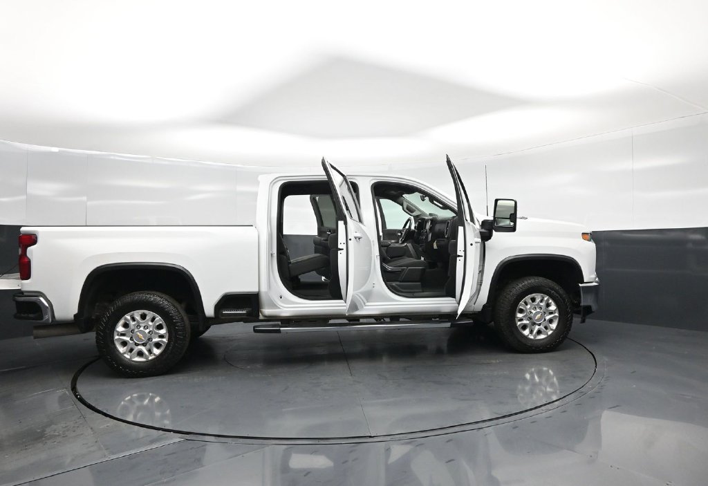 Used 2023 Chevrolet Silverado 2500 LT w/ Convenience Package AWD/4WD image 4