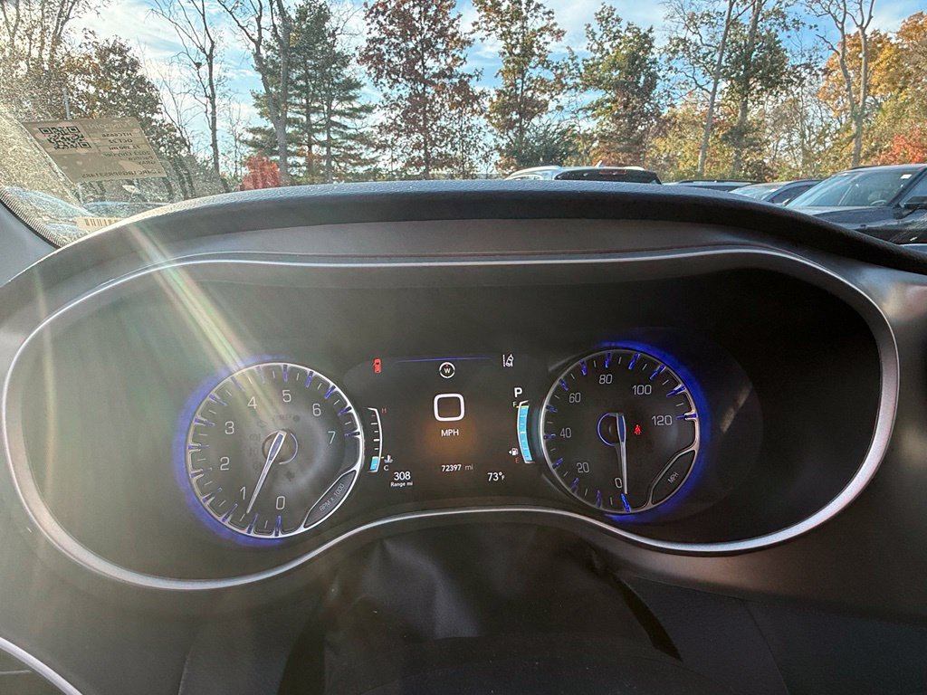 Used 2023 Chrysler Pacifica Touring-L FWD image 19