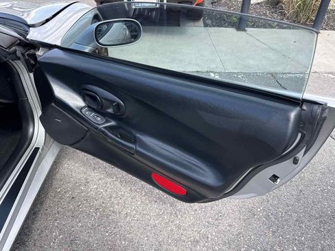 Used 2004 Chevrolet Corvette Coupe w/ Preferred Equipment Group image 15