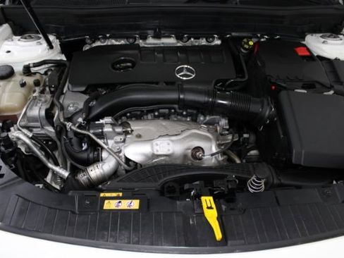 Used 2021 Mercedes-Benz GLB 250 4MATIC w/ Premium Package image 27