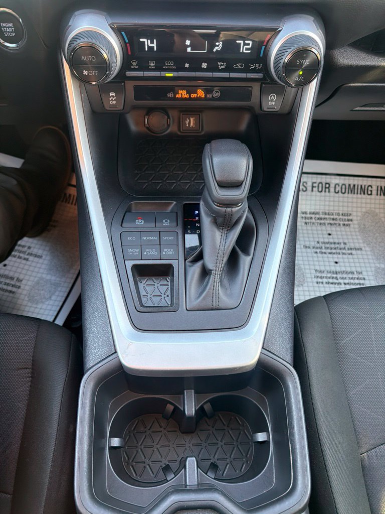 Used 2025 Toyota RAV4 XLE AWD/4WD image 33