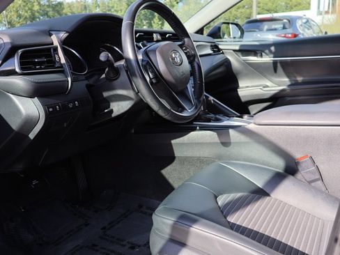 Used 2019 Toyota Camry SE FWD image 14