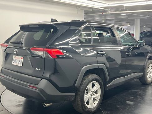Used 2021 Toyota RAV4 XLE FWD image 4
