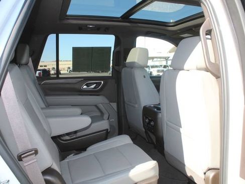 Used 2022 Chevrolet Tahoe LT w/ Luxury Package AWD/4WD image 19