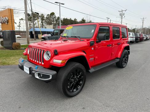 Used 2022 Jeep Wrangler Unlimited Sahara w/ Cold Weather Group image 7