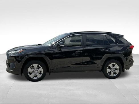 Used 2025 Toyota RAV4 XLE AWD/4WD image 3