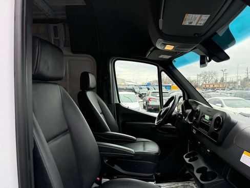 Used 2025 Mercedes-Benz Sprinter 2500 image 30