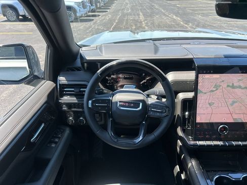 New 2026 GMC Yukon Denali Ultimate AWD/4WD image 31