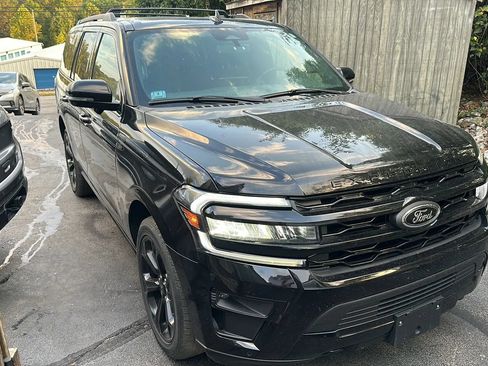 Used 2024 Ford Expedition Limited AWD/4WD image 2