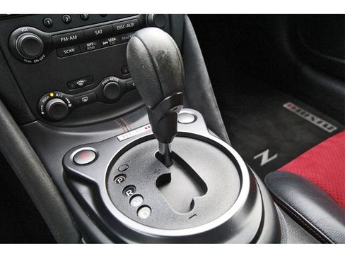 Used 2017 Nissan 370Z NISMO image 18