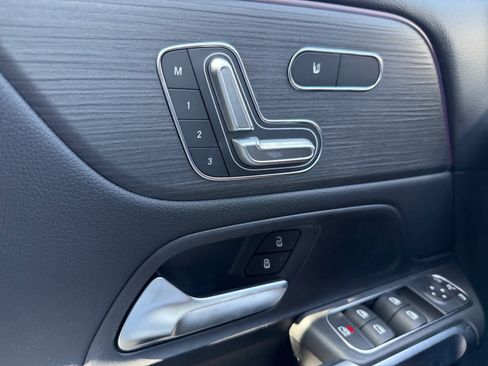 Used 2026 Mercedes-Benz GLB 250 4MATIC image 28