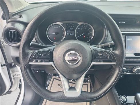 Used 2022 Nissan Kicks S image 17