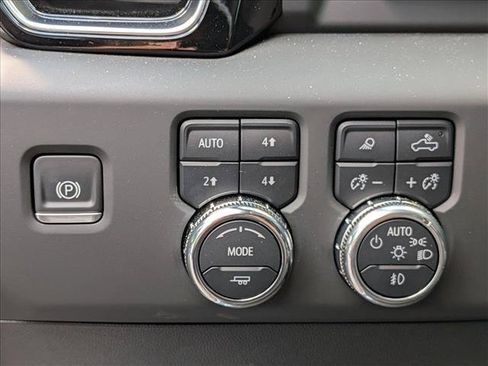 Used 2025 GMC Sierra 3500 Denali w/ Denali Reserve Package AWD/4WD image 17