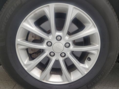 Used 2019 Jeep Cherokee Latitude w/ Popular Appearance Group image 31