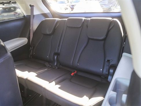 Certified 2024 Kia Carnival EX image 19