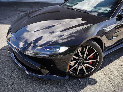 Used 2020 Aston Martin V8 Vantage Coupe image 2