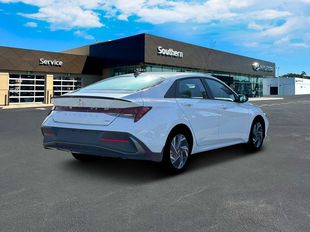 New 2025 Hyundai Elantra SEL FWD image 8