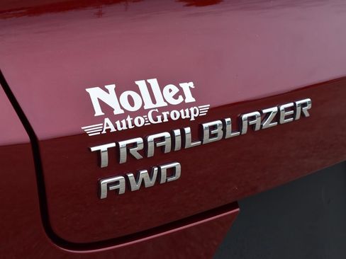 Used 2025 Chevrolet TrailBlazer LT AWD/4WD image 11