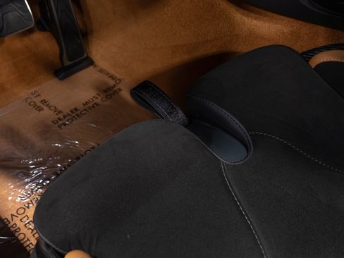 Used 2024 Aston Martin DB12 Convertible image 44