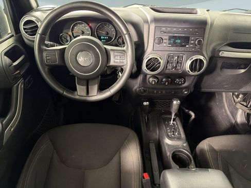 Used 2017 Jeep Wrangler Unlimited Sahara AWD/4WD image 28