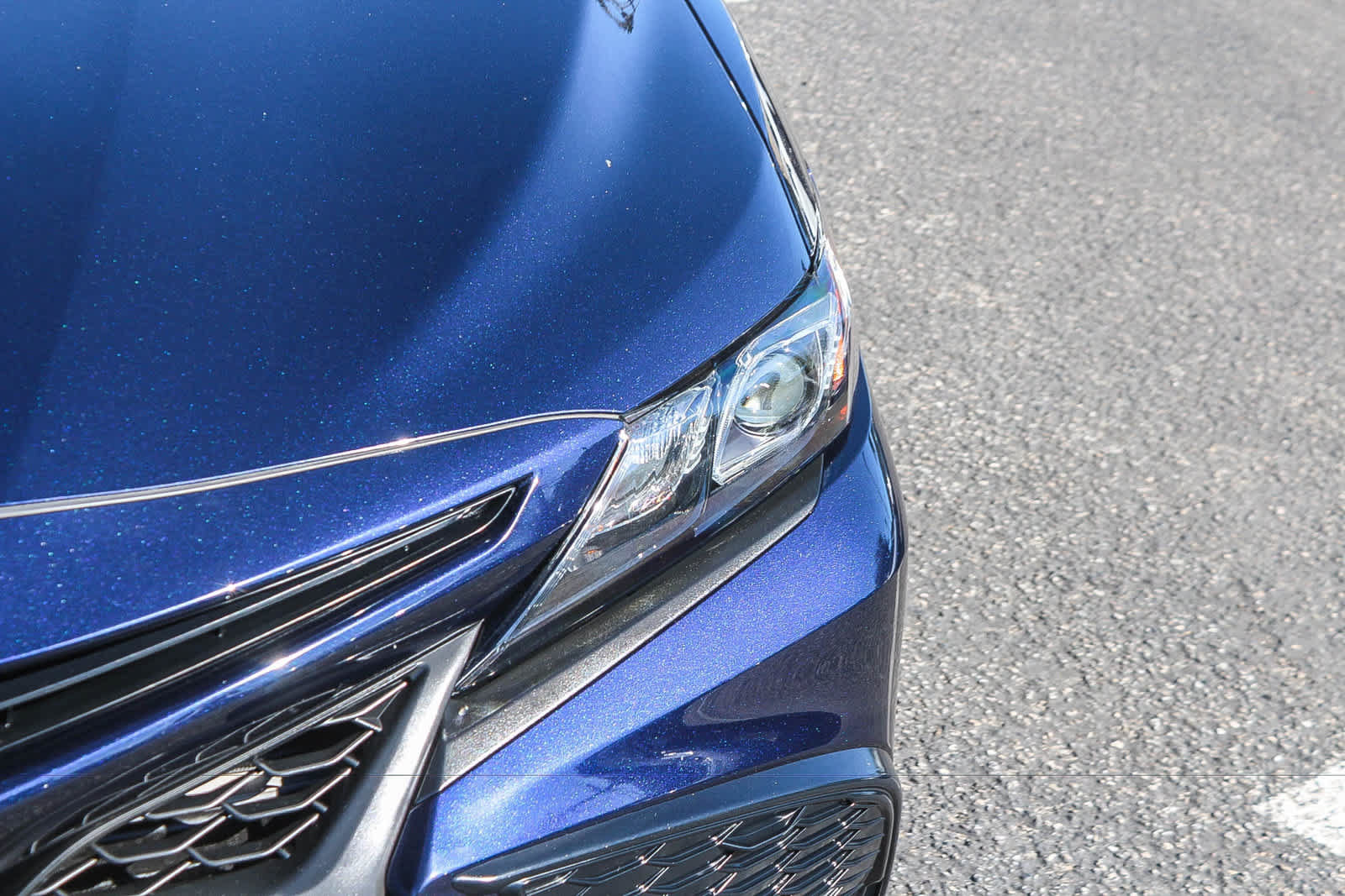 Used 2022 Toyota Camry SE FWD image 13