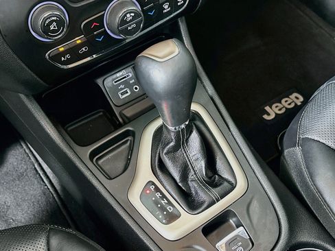 Used 2018 Jeep Cherokee Limited w/ Luxury Group FWD image 25