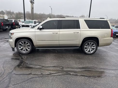 Used 2017 Chevrolet Suburban Premier image 2