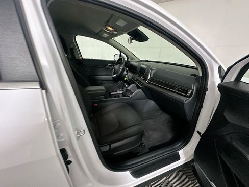 Used 2025 Kia Sportage LX image 29