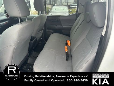 Used 2019 Toyota Tacoma SR image 9