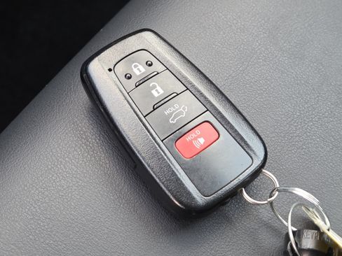 Used 2020 Toyota RAV4 XSE AWD/4WD image 36