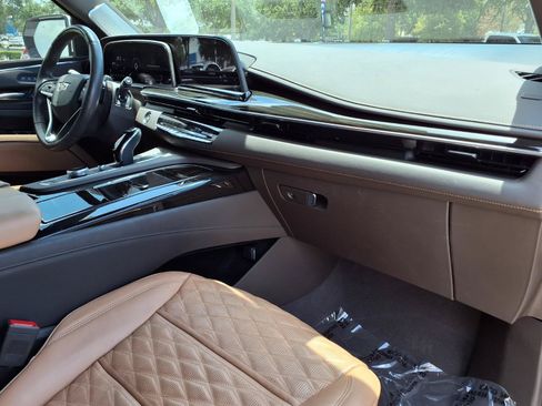 Certified 2023 Cadillac Escalade ESV Sport w/ Touring Package AWD/4WD image 10