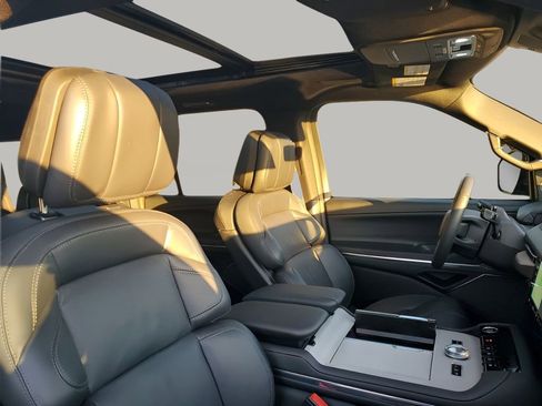 Used 2025 Lincoln Navigator L Reserve w/ Jet Appearance Package image 15