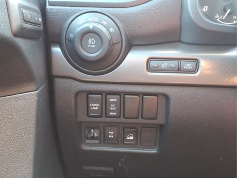 Used 2024 Nissan Titan PRO-4X w/ Pro-4x Convenience Package AWD/4WD image 21