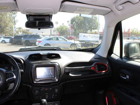 Used 2018 Jeep Renegade Trailhawk AWD/4WD image 20