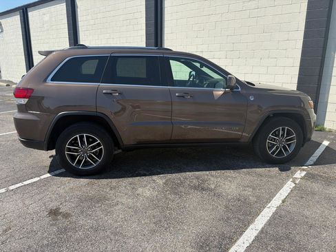 Used 2020 Jeep Grand Cherokee Laredo w/ Quick Order Package 2BN North AWD/4WD image 4