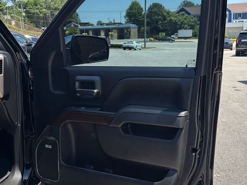 Used 2017 GMC Sierra 1500 Denali w/ Denali Ultimate Package AWD/4WD image 11