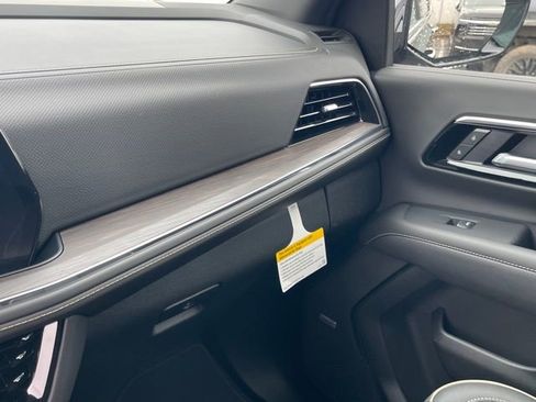 New 2026 Chevrolet Suburban Premier RWD image 27