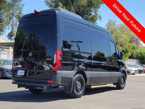 Used 2024 Mercedes-Benz Sprinter 2500 image 4