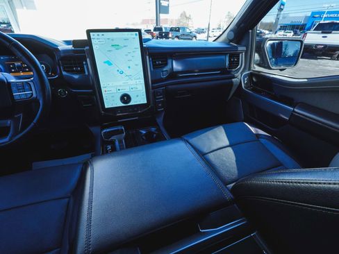 Used 2022 Ford F150 Lightning Lariat image 41